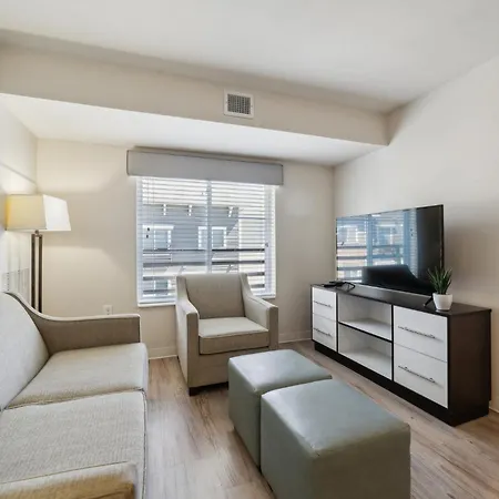 Ferienwohnung Amazing 1Bd I Pool I Parking I Gym!